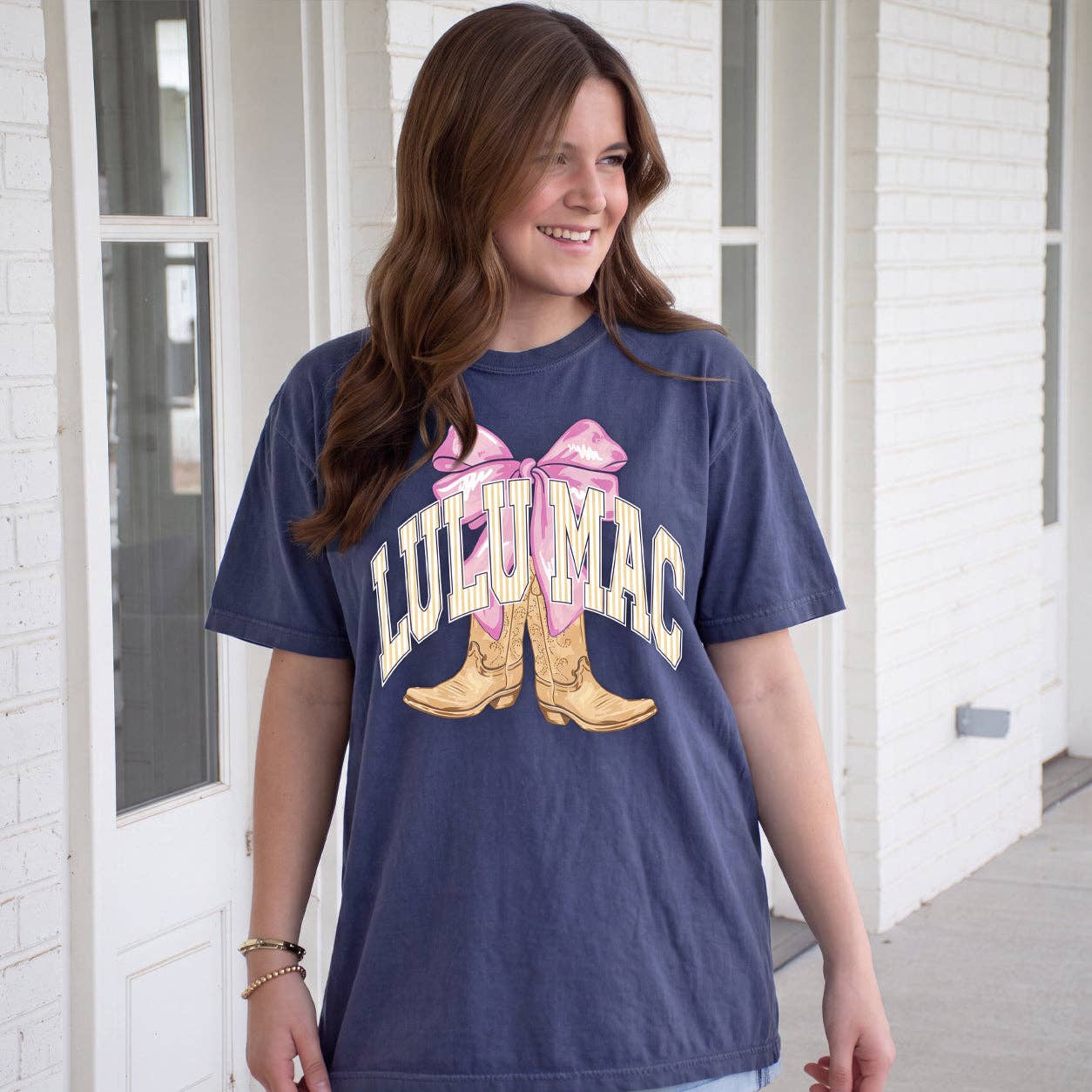 LULU MAC BOOTS & BOW T-SHIRT