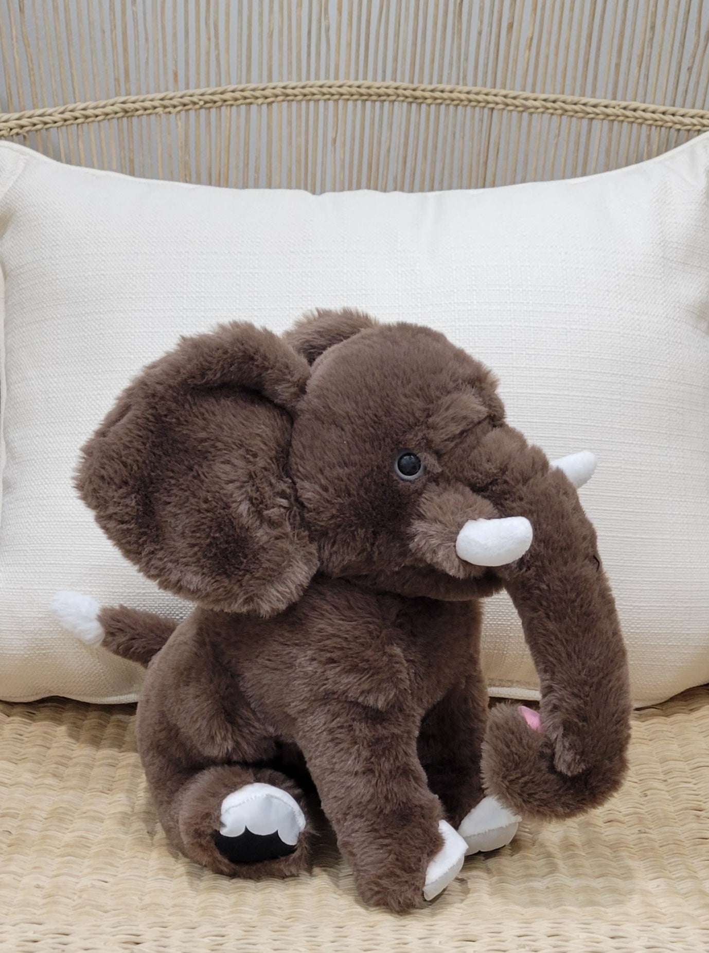 FAHLO TRACKING PLUSHIES