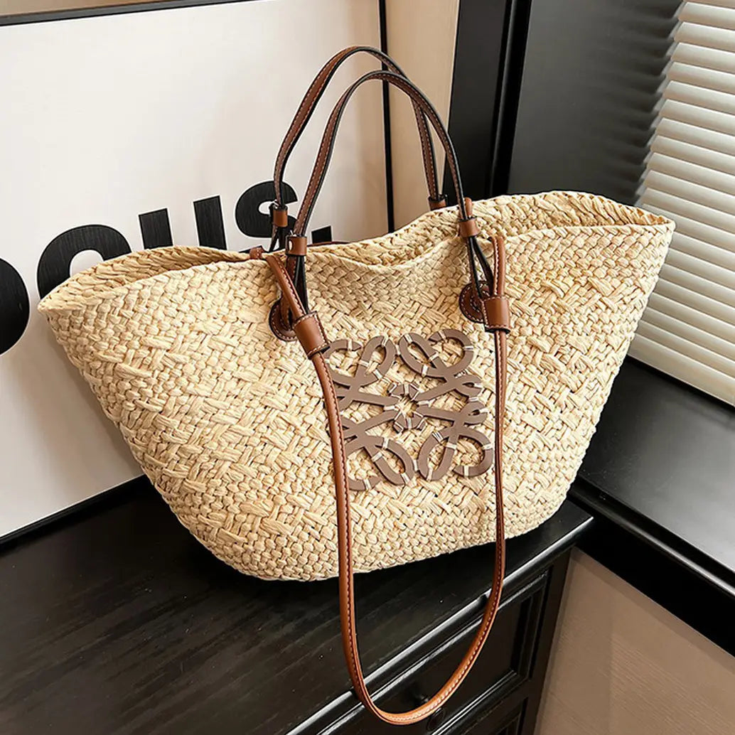 WOVEN BEACH BAG WITH WOODEN DETAIL