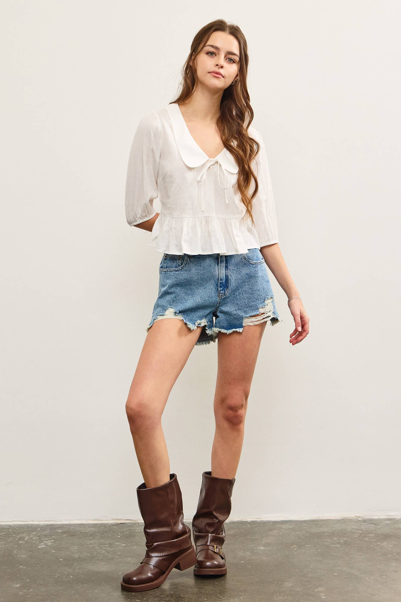 BACK POCKET STAR SHADOW PATCH DENIM SHORTS