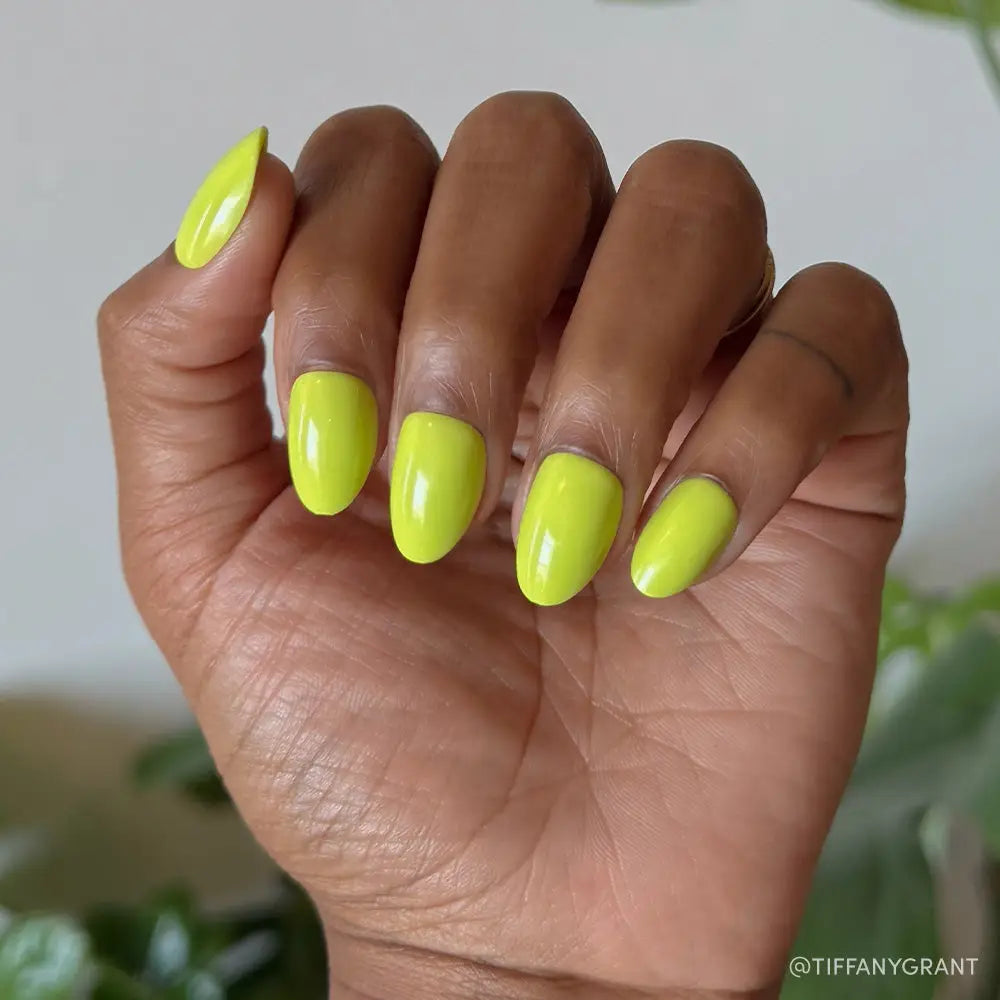 GLAMNETIC NAILS