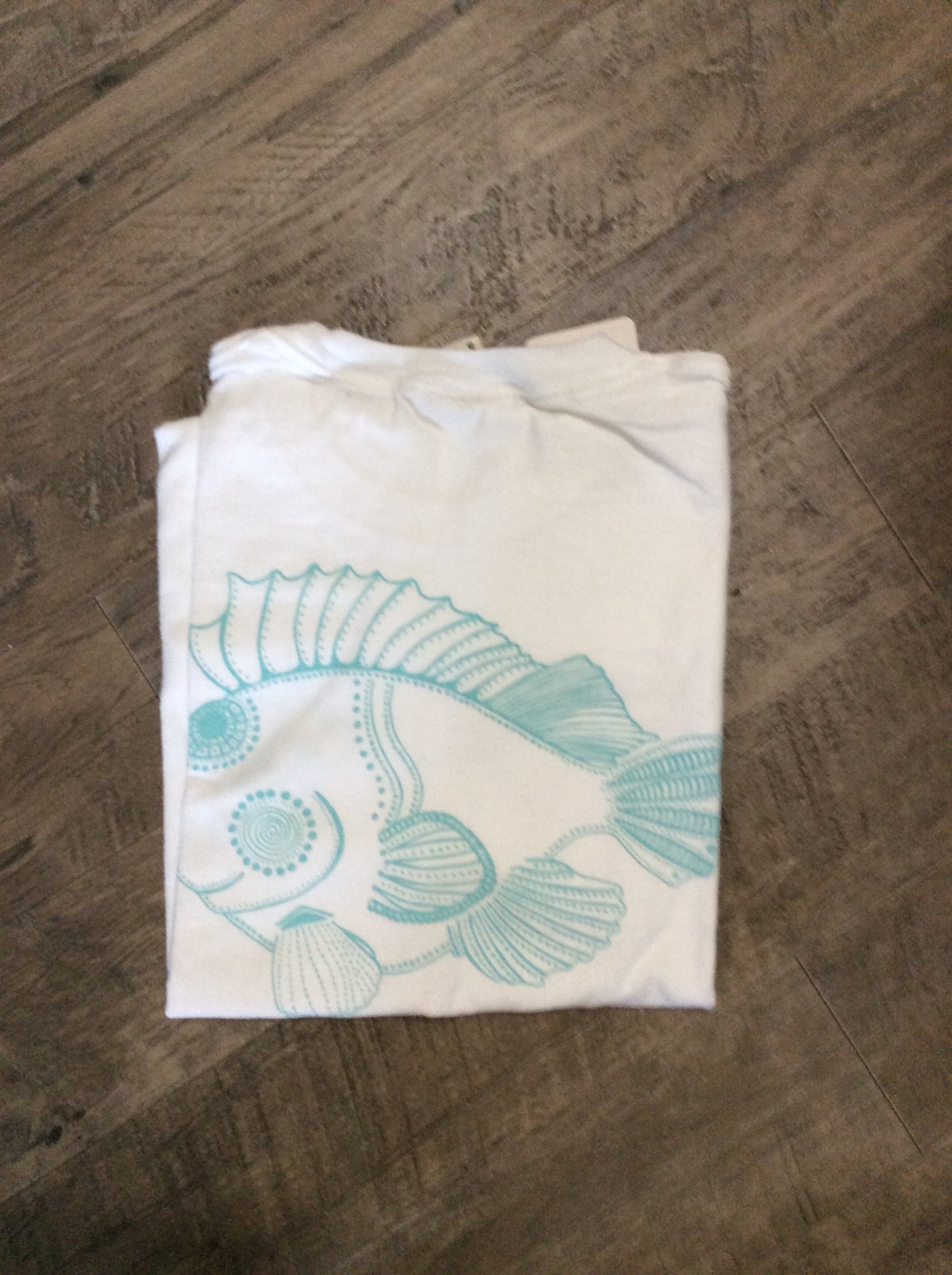 THE HIPPIE FISH SIGNATURE LOGO SHORT SLEEVE ADULT