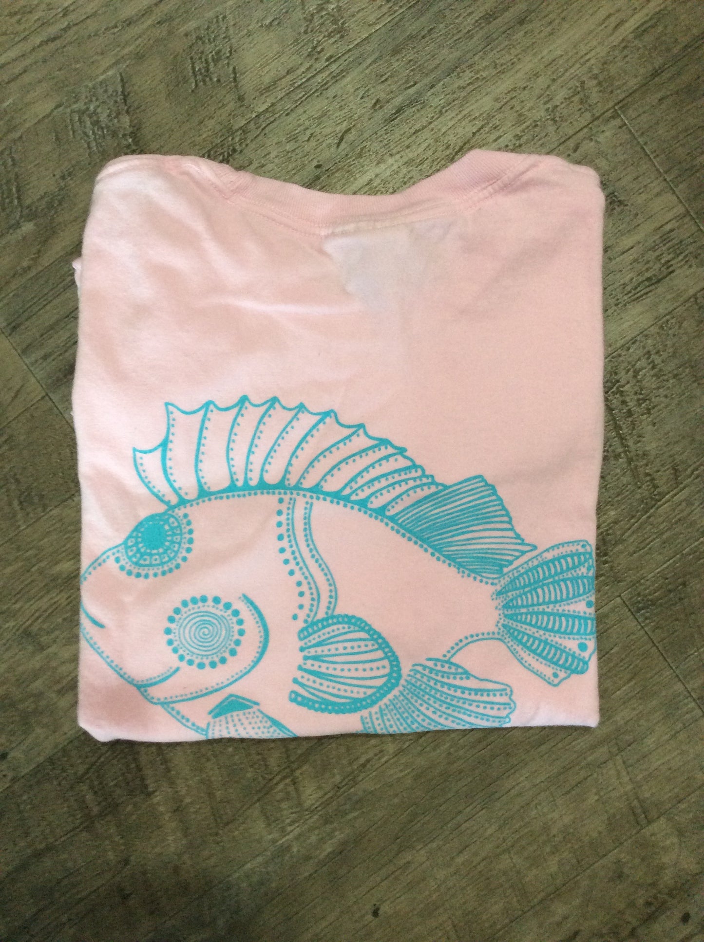 THE HIPPIE FISH SIGNATURE LOGO SHORT SLEEVE ADULT