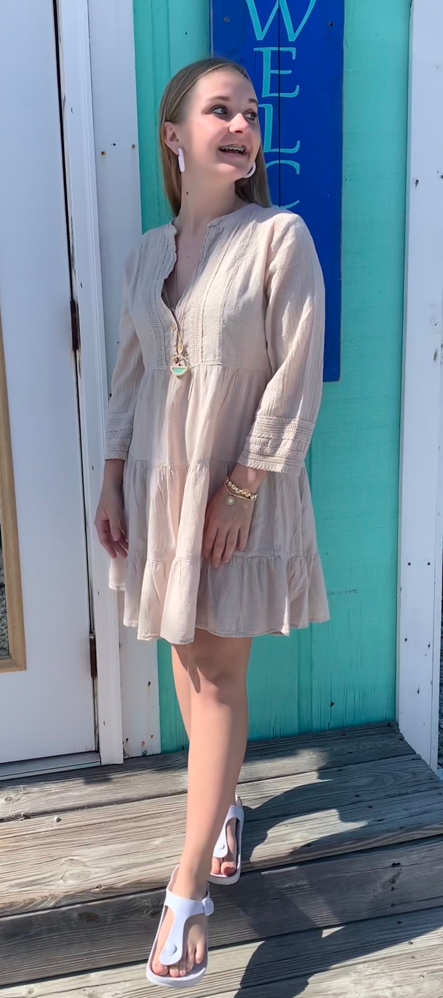 AMALIA V-LINE FLOWY DRESS