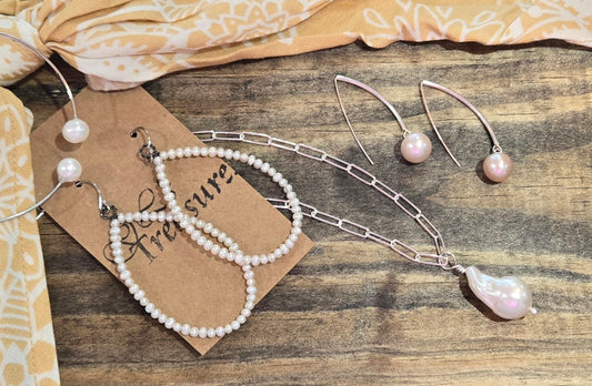 LUCKY DANA BAROQUE PEARL NECKLACES