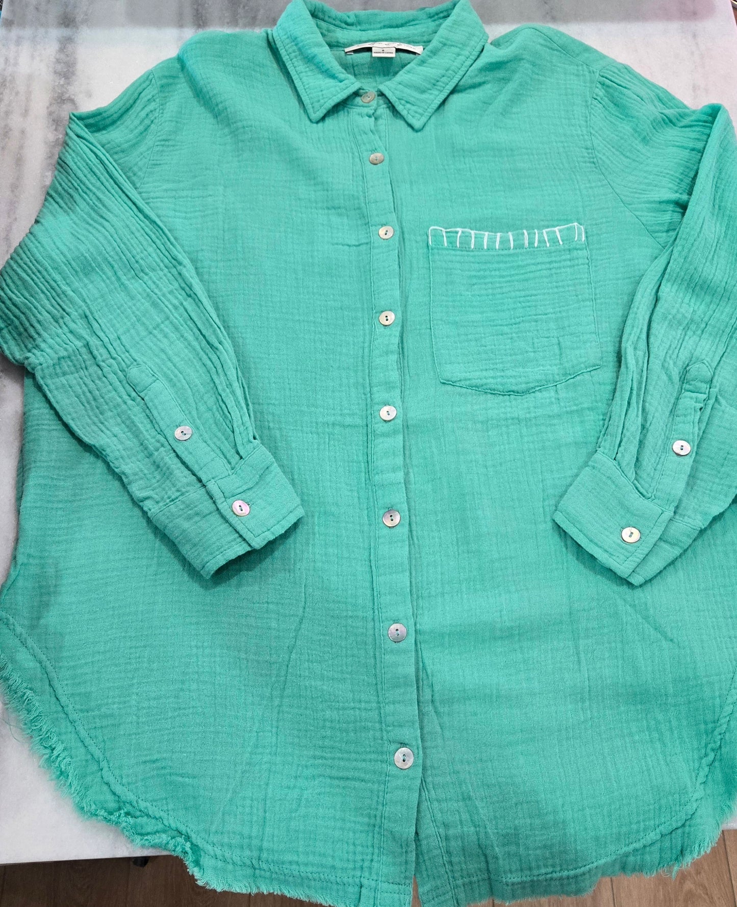 GREEN AND WHITE EMBROIDERED GAUZE BUTTON UP