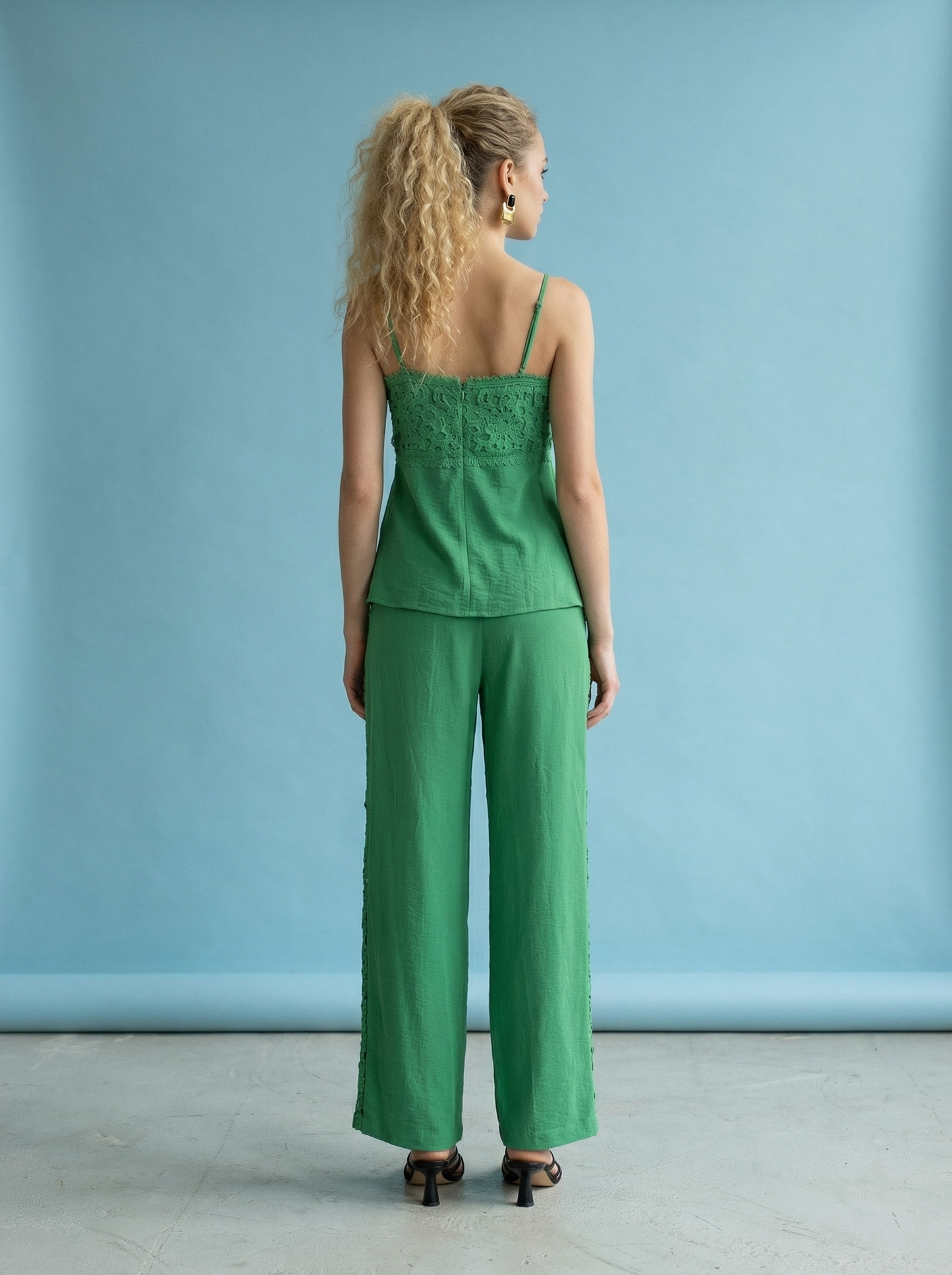 JASMINE CROCHET DETAIL SLEEVELESS TOP