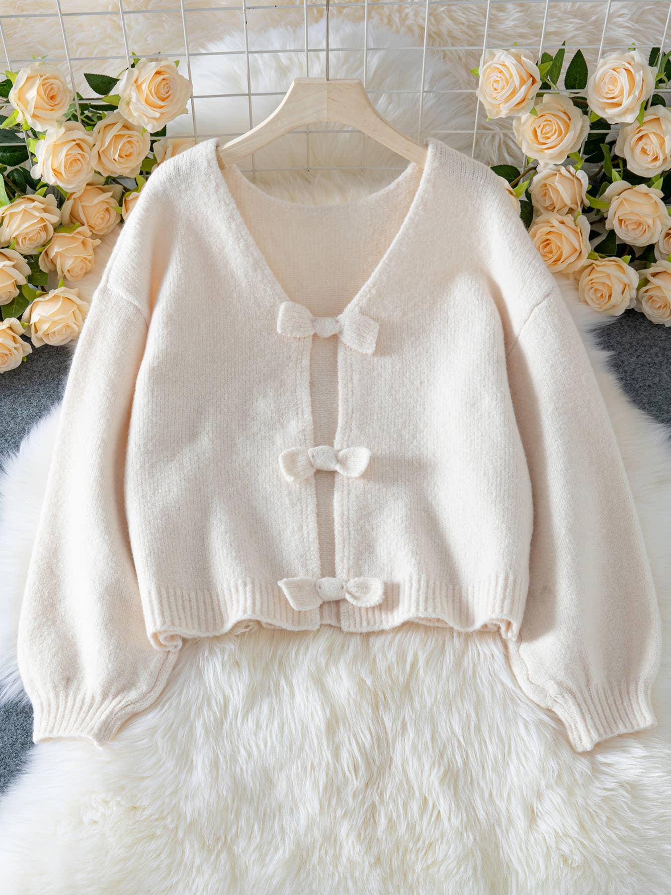 BOW TIE KNIT SWEATER