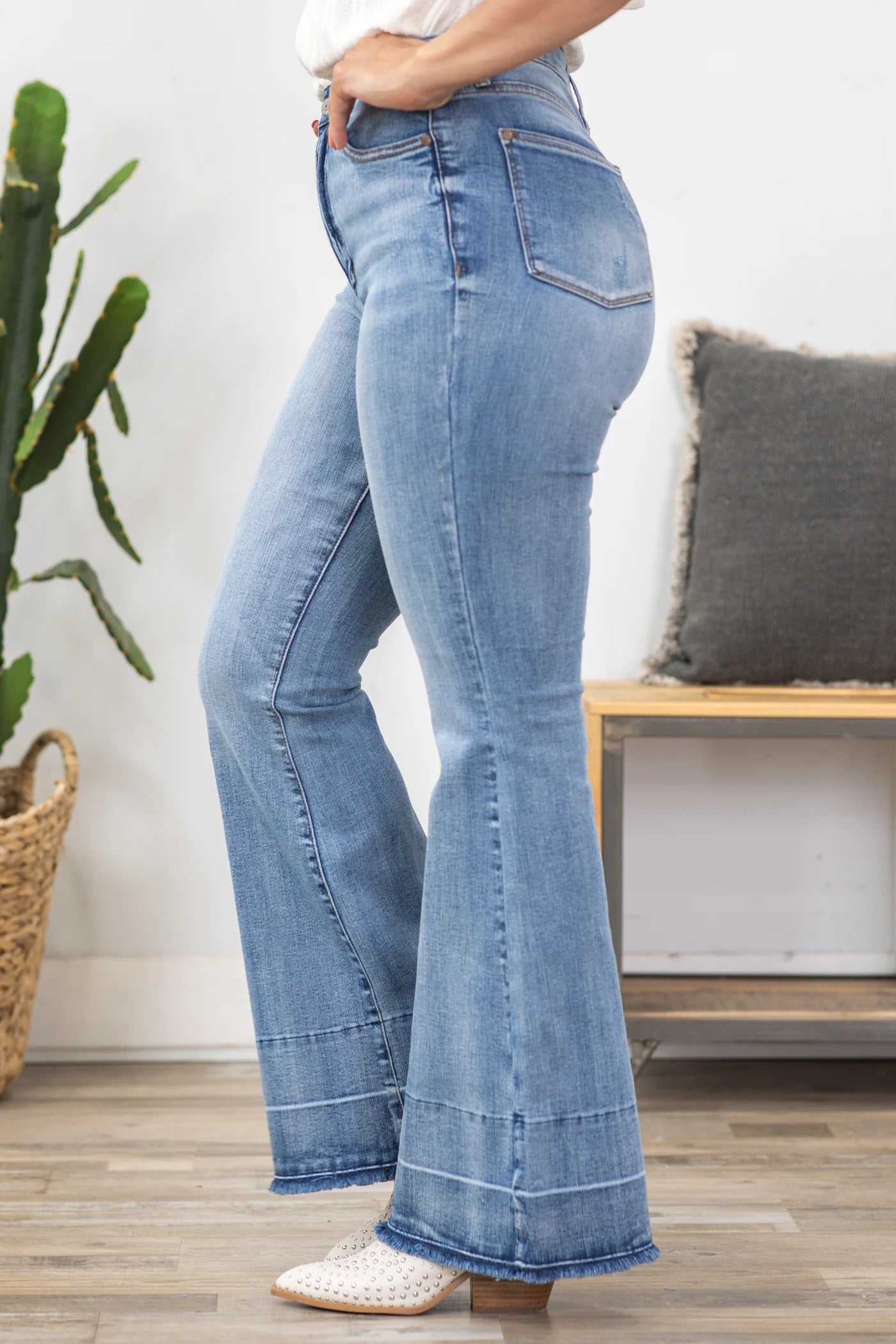 JUDY BLUE RELEASE HEM FLARE JEANS