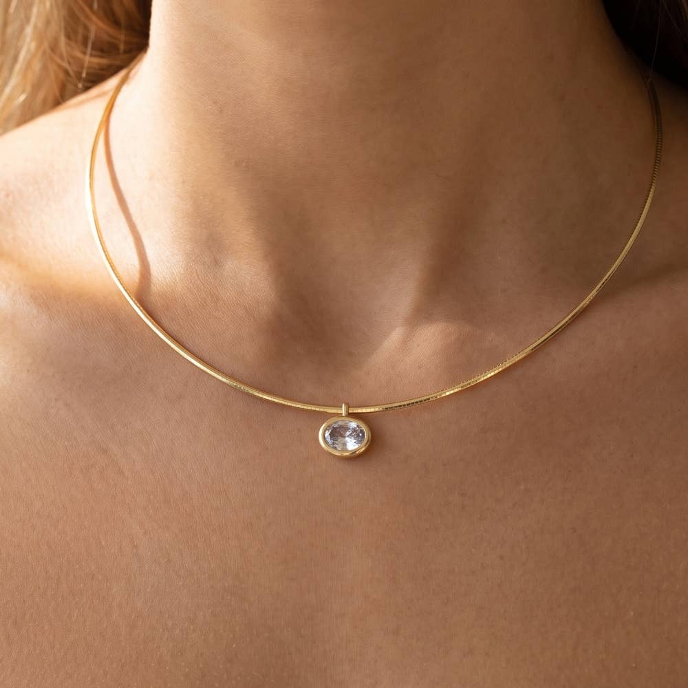 OVAL BEZEL PENDANT OMEGA NECKLACE