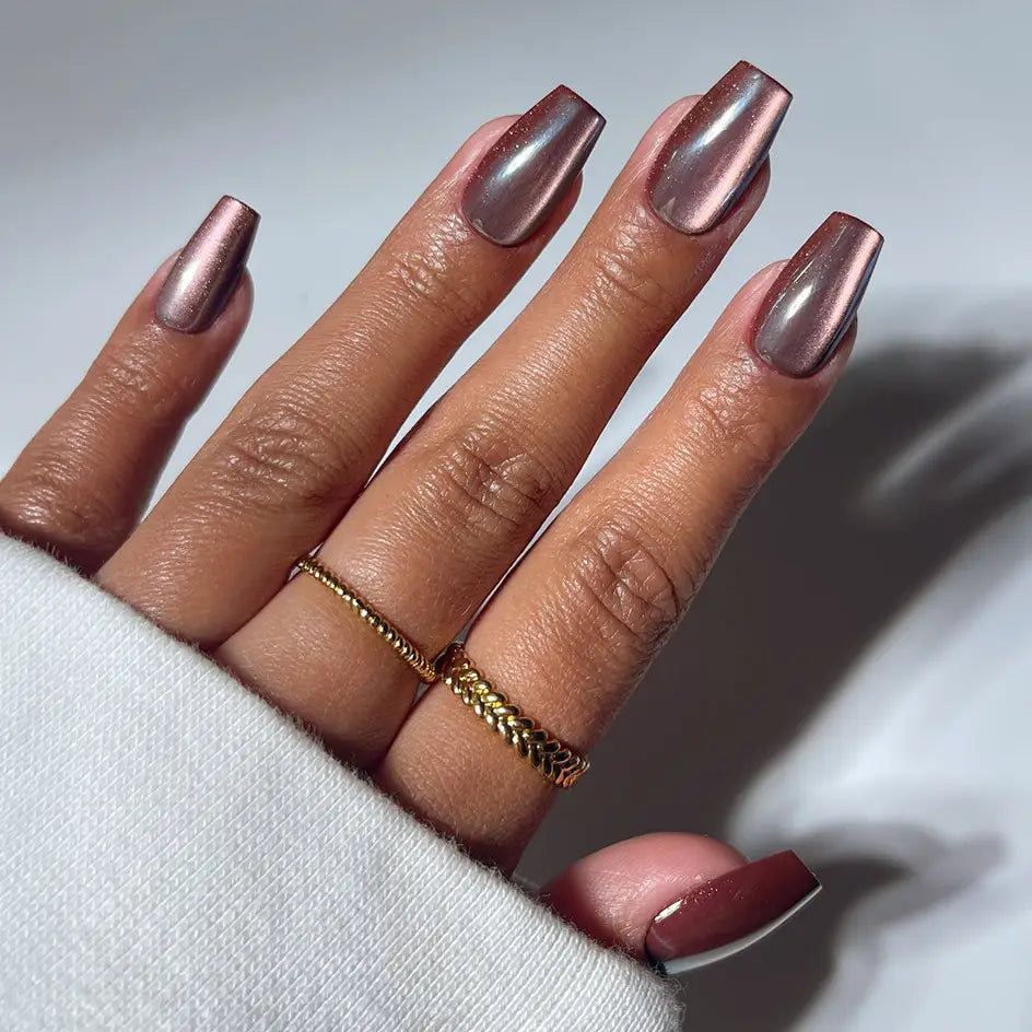 GLAMNETIC NAILS