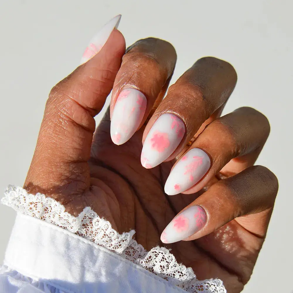 GLAMNETIC NAILS