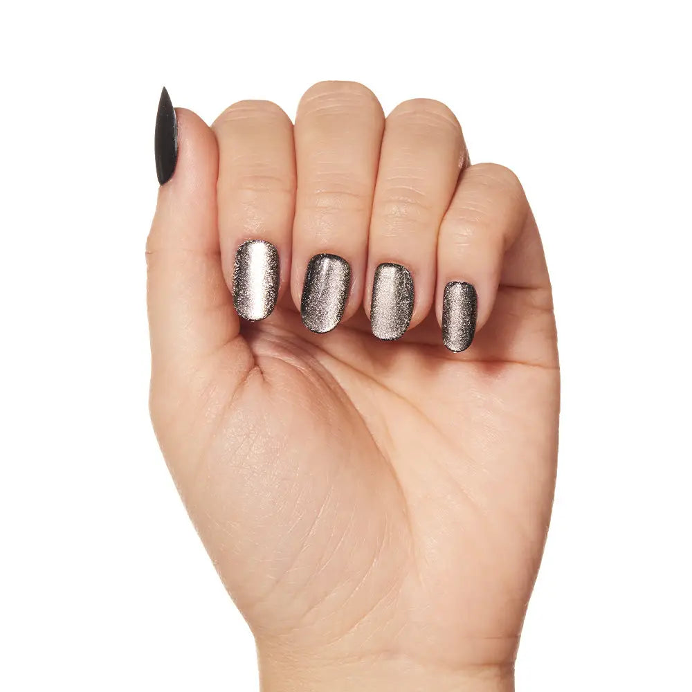 GLAMNETIC NAILS