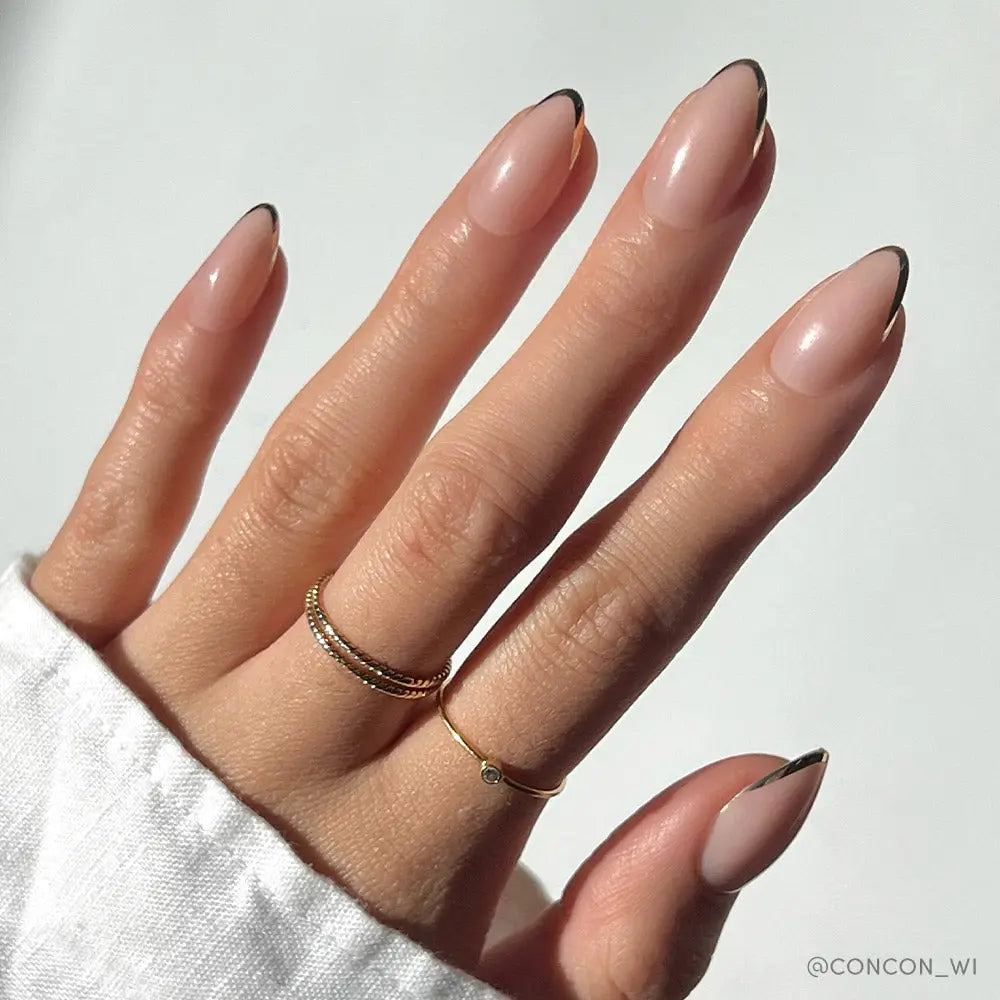 GLAMNETIC NAILS