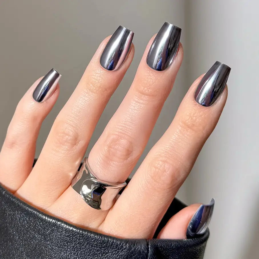 GLAMNETIC NAILS