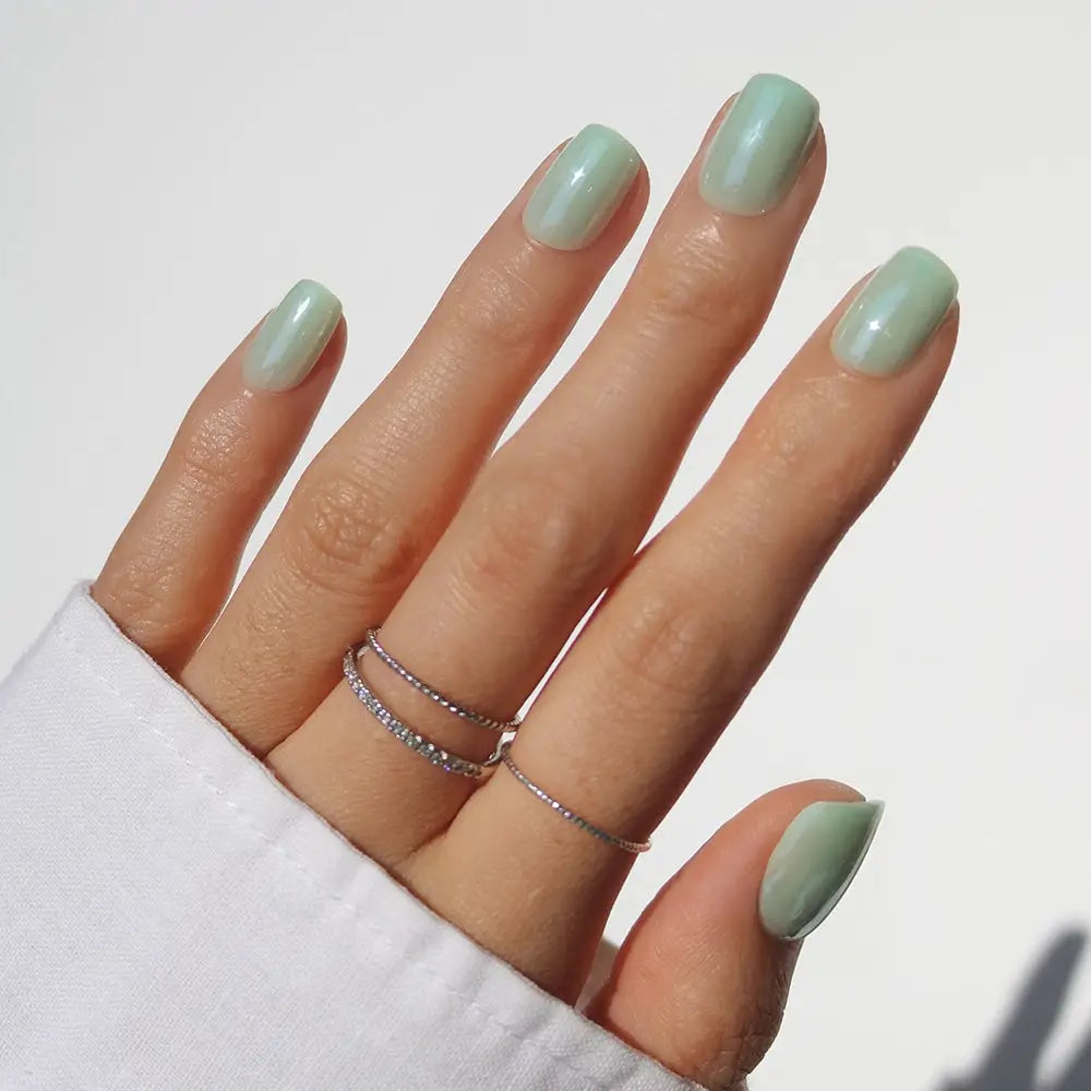 GLAMNETIC NAILS