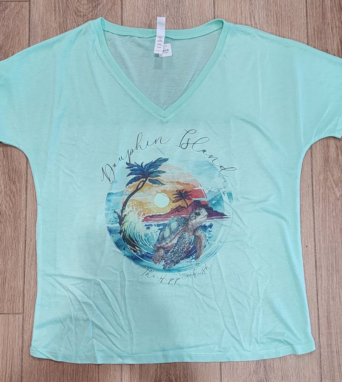 SURFING TURTLE V-NECK T-SHIRT