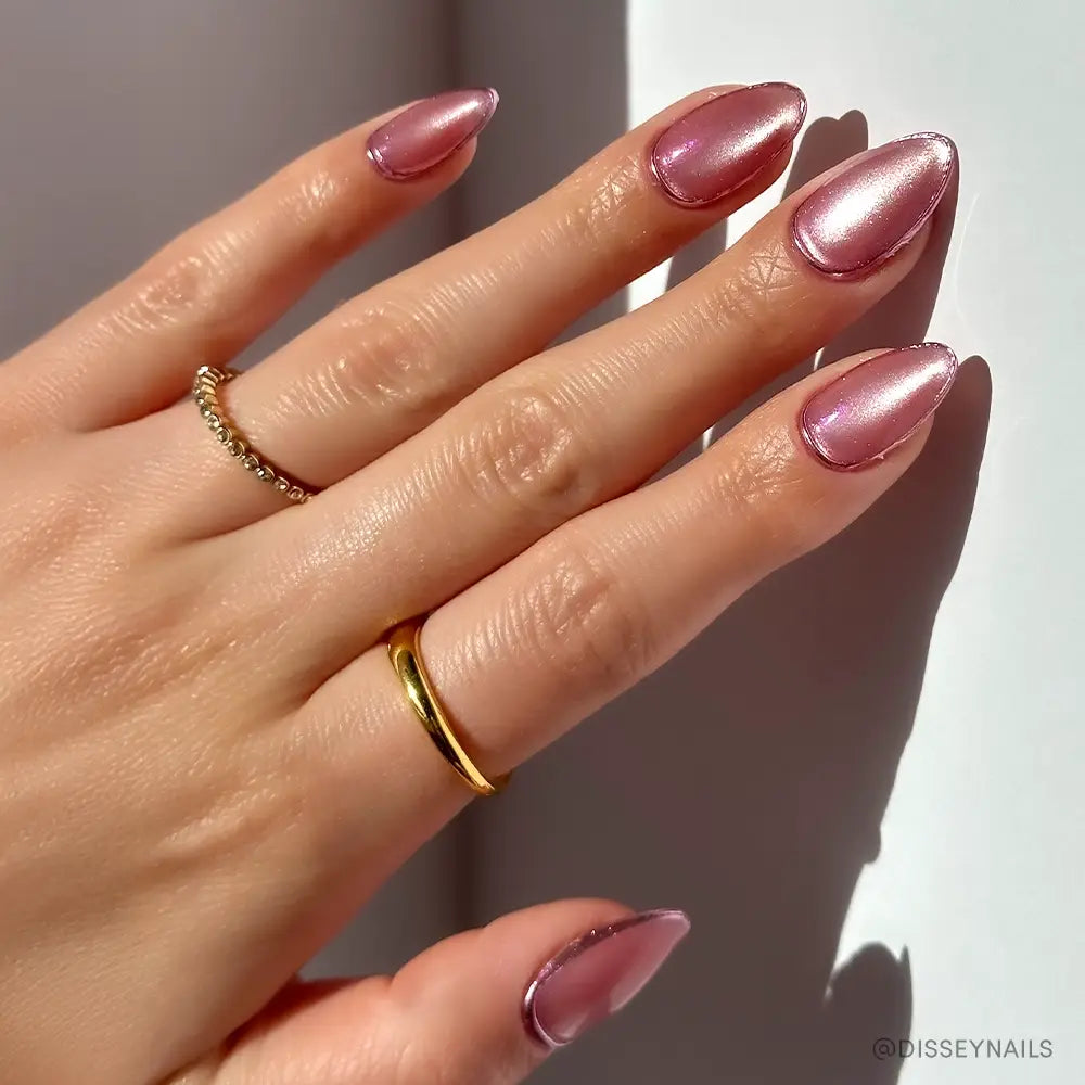 GLAMNETIC NAILS