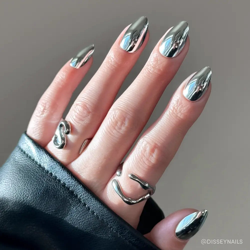 GLAMNETIC NAILS