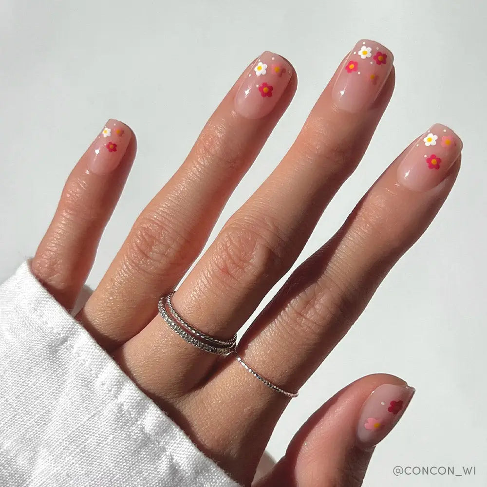 GLAMNETIC NAILS