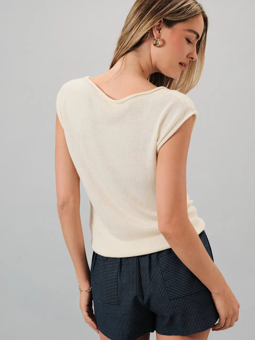 SKIPPY SLEEVELESS SWEATER