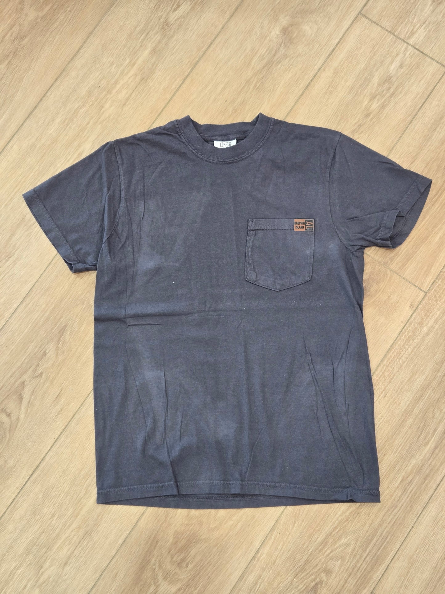 SOUVENIR POCKET PATCH SS T-SHIRT