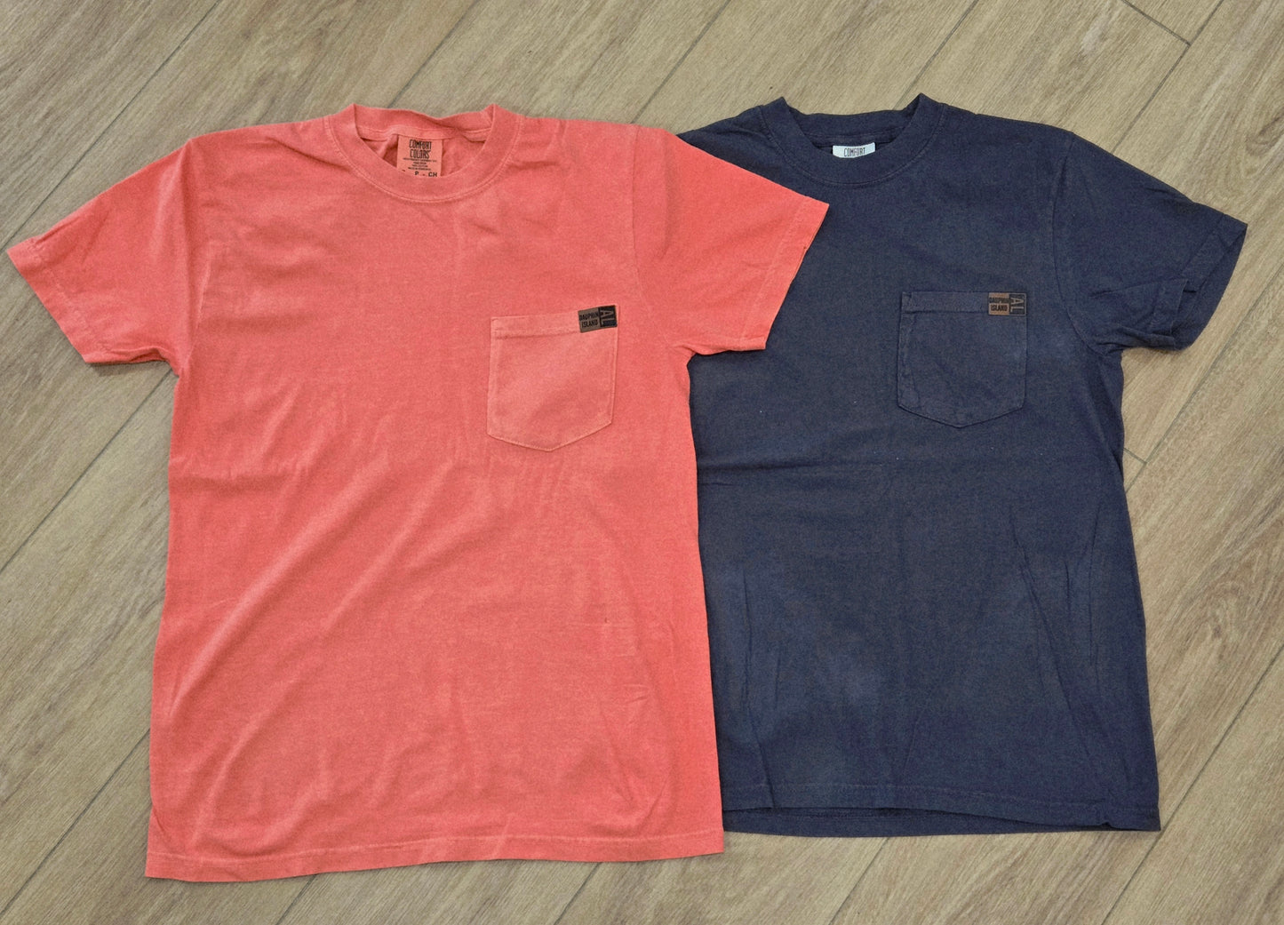 SOUVENIR POCKET PATCH SS T-SHIRT